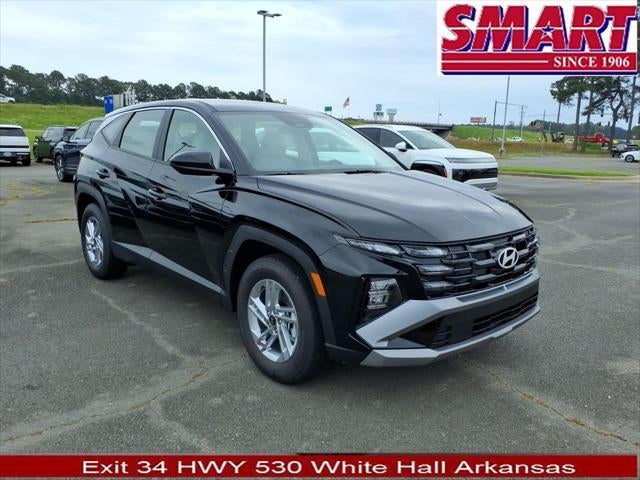 2026 Hyundai TUCSON SE FWD in Phantom Black — front three-quarter view