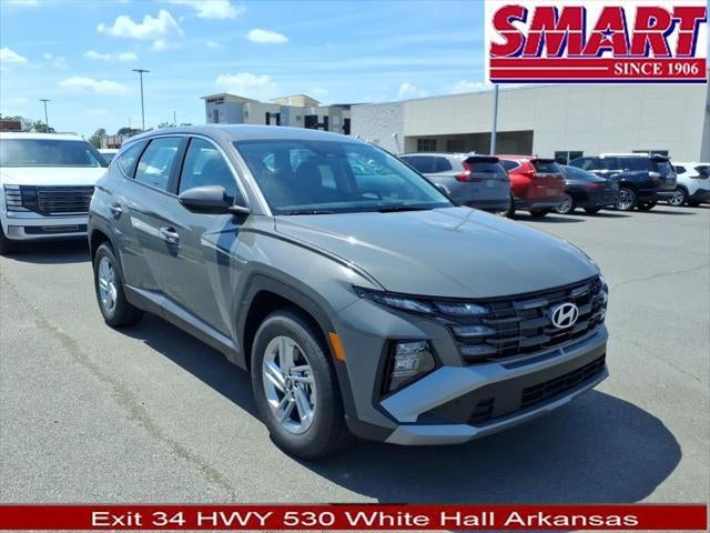 2026 Hyundai TUCSON SE FWD in Hampton Gray — front three-quarter view